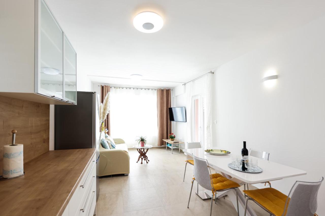 Apartment Puntamika Villa De Rosa - Ground Floor Zára Kültér fotó