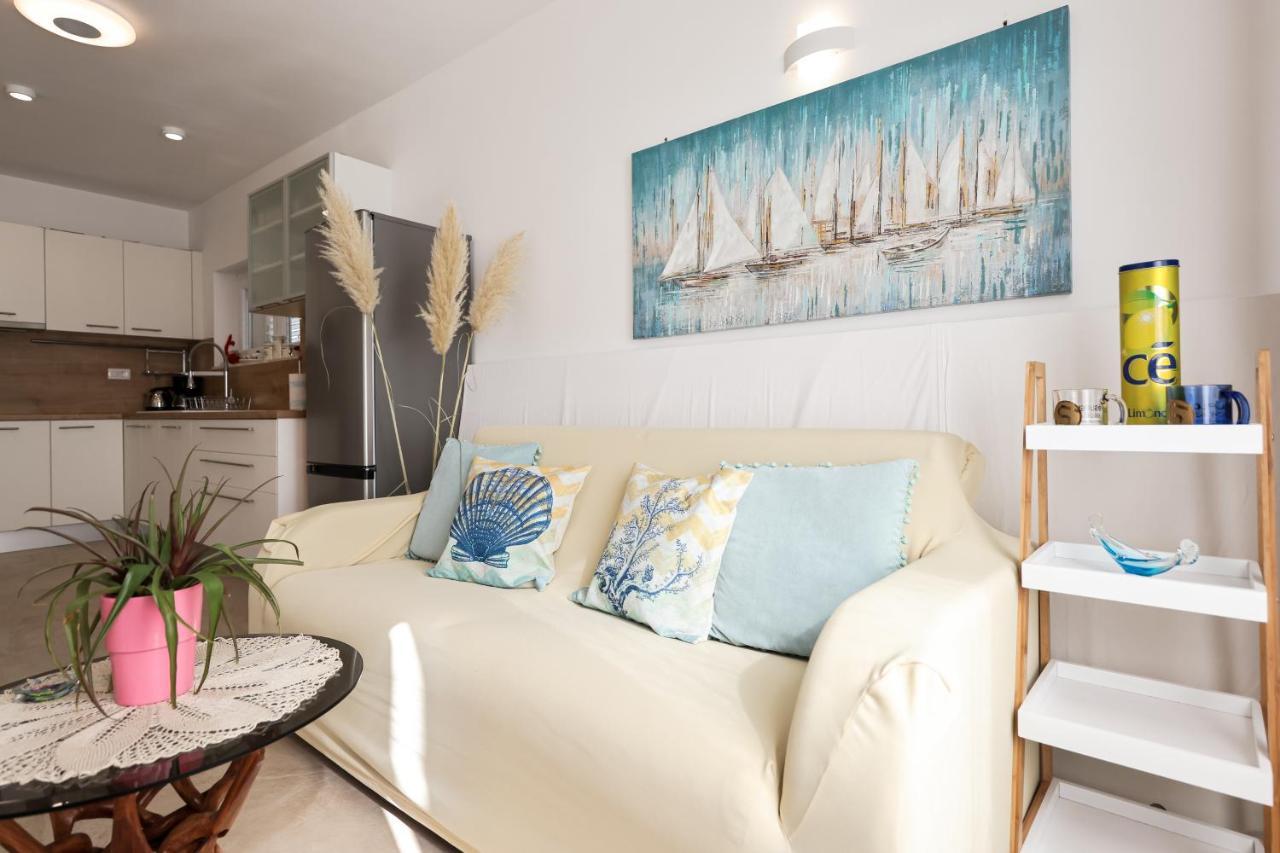 Apartment Puntamika Villa De Rosa - Ground Floor Zára Kültér fotó