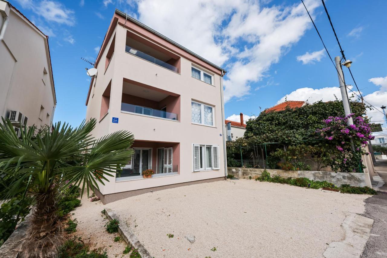 Apartment Puntamika Villa De Rosa - Ground Floor Zára Kültér fotó
