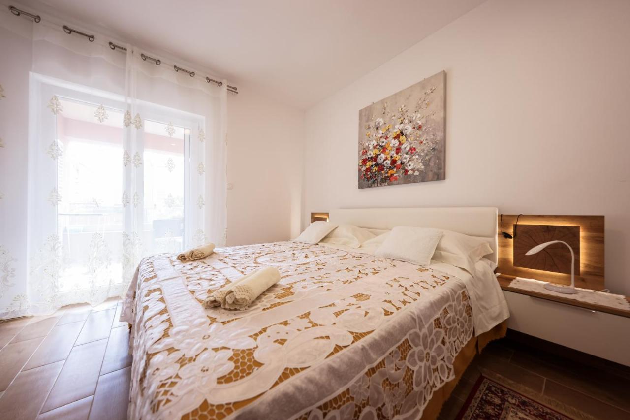 Apartment Puntamika Villa De Rosa - Ground Floor Zára Kültér fotó