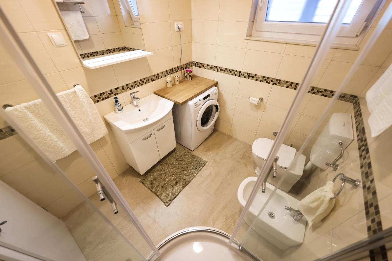 Apartment Puntamika Villa De Rosa - Ground Floor Zára Kültér fotó
